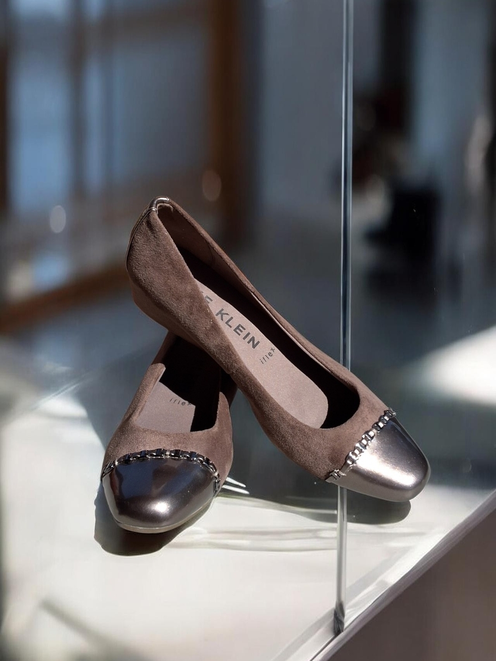 Anne Klein Moxy Wedge Pump in a dark brown Size 8.5